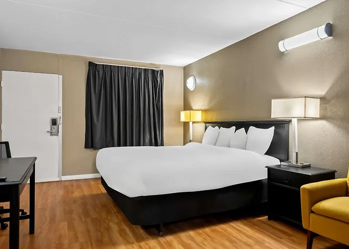 Signature Hotel
